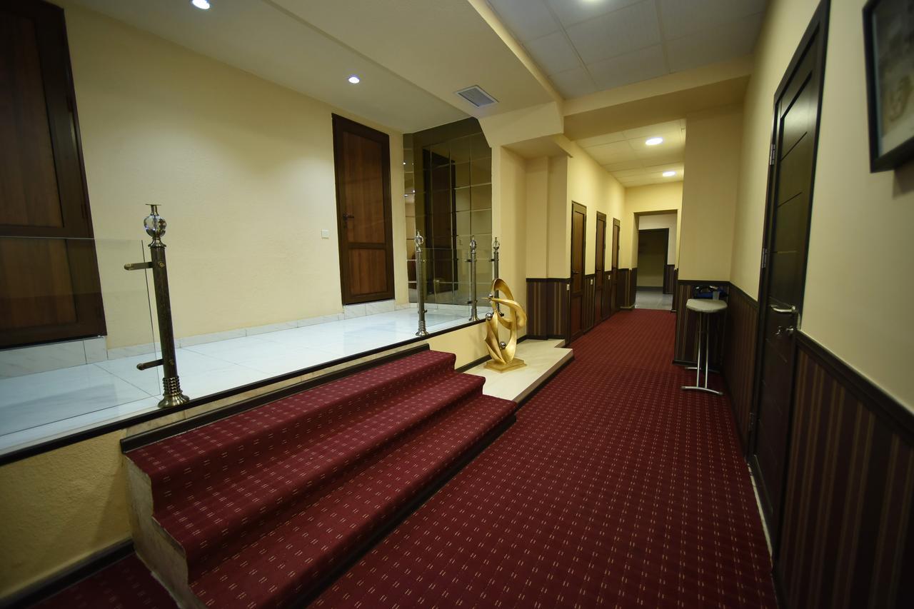 Yerevan Inn Hostel Bagian luar foto