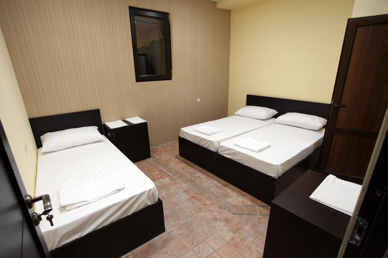 Yerevan Inn Hostel Bagian luar foto